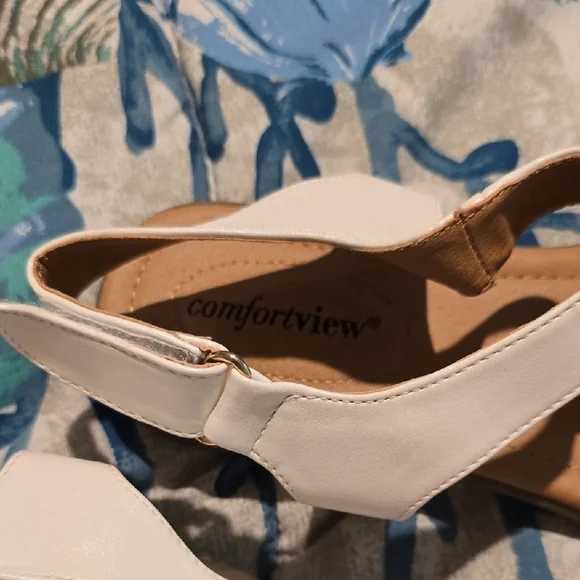 Comfortview White Sandals with Gladiator Straps - NWOT - Picture 2 of 4